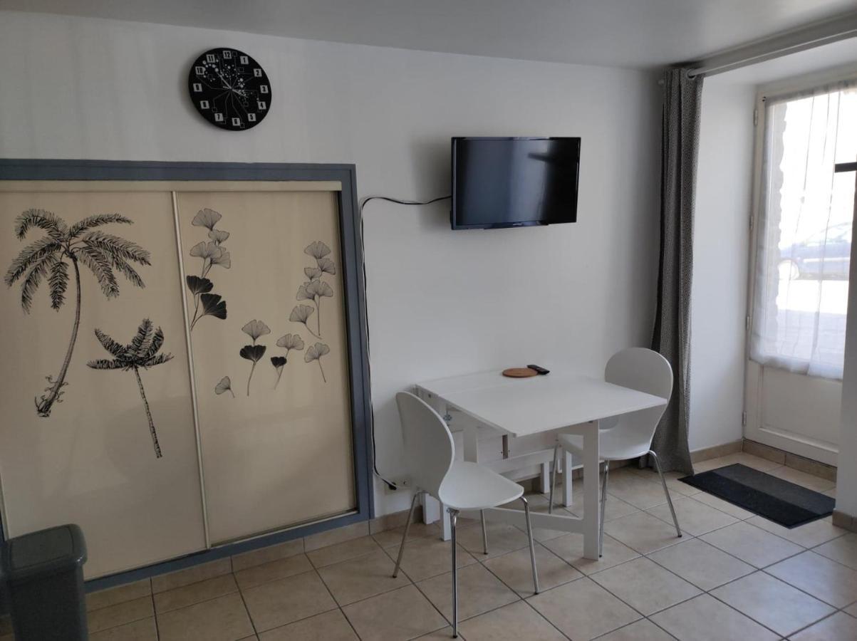 Studio 2 Personnes En Centre Ville Saint-Pierre-de-Plesguen Exterior foto